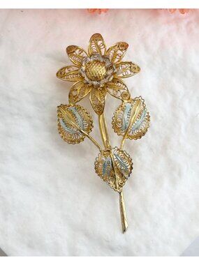 Petaled Daisy Floral Dual Toned Filigree Style Vintage Costume Brooch Lapel Pin